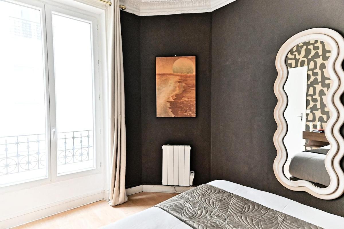 Beautiful Bright In Apartment Paris